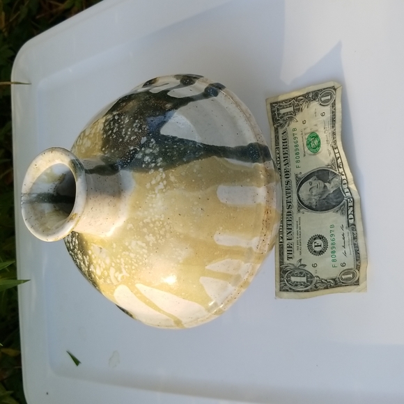 1970s Studio Pottery Vessel Vase signed Patti Dunes '74 neutral drip - Picture 10 of 10